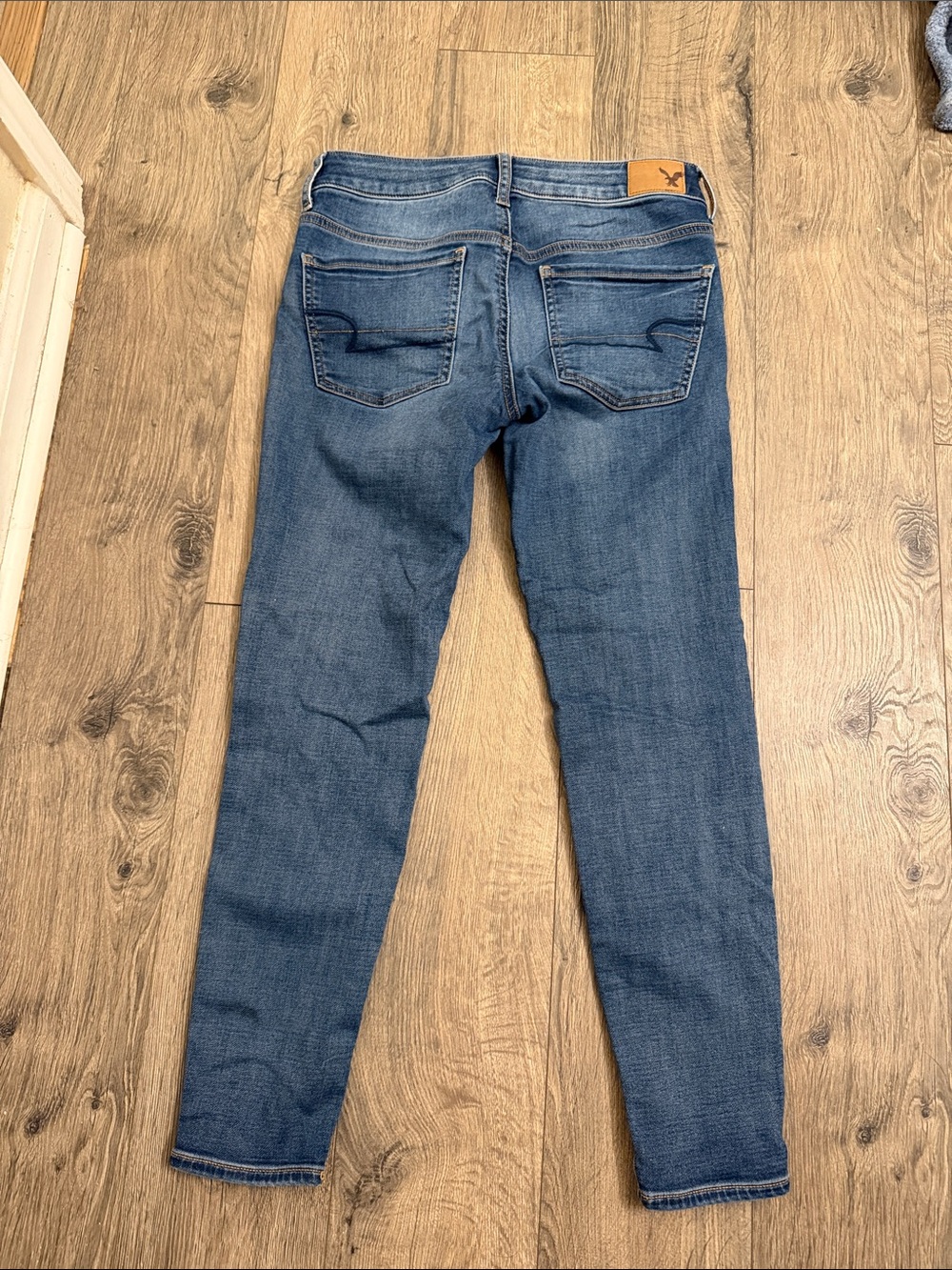 American Eagle Outfitters Women’s Mid Blue Super Stretch Skinny Jeans size6 - Picture 2 of 2